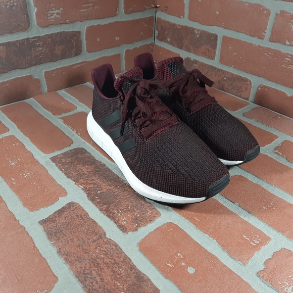 ADIDAS SWIFT RUN - Picture 7 of 8